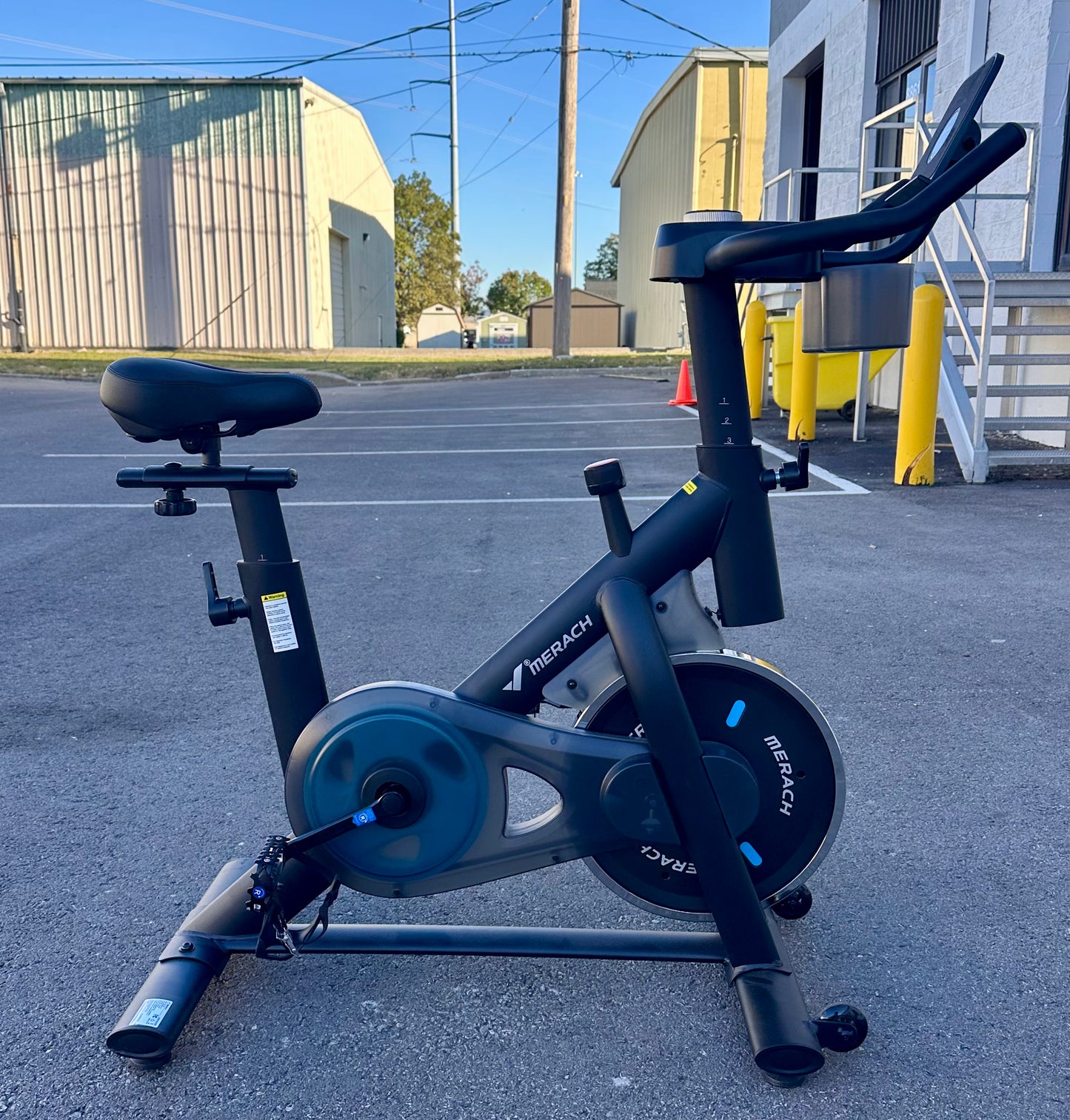 MERACH Stationary Exercise Bike, Low Noise Indoor Cycling Bike with 300lbs Weight Capacity, Tablet Mount and Fitness Courses for Weight Loss (W517))