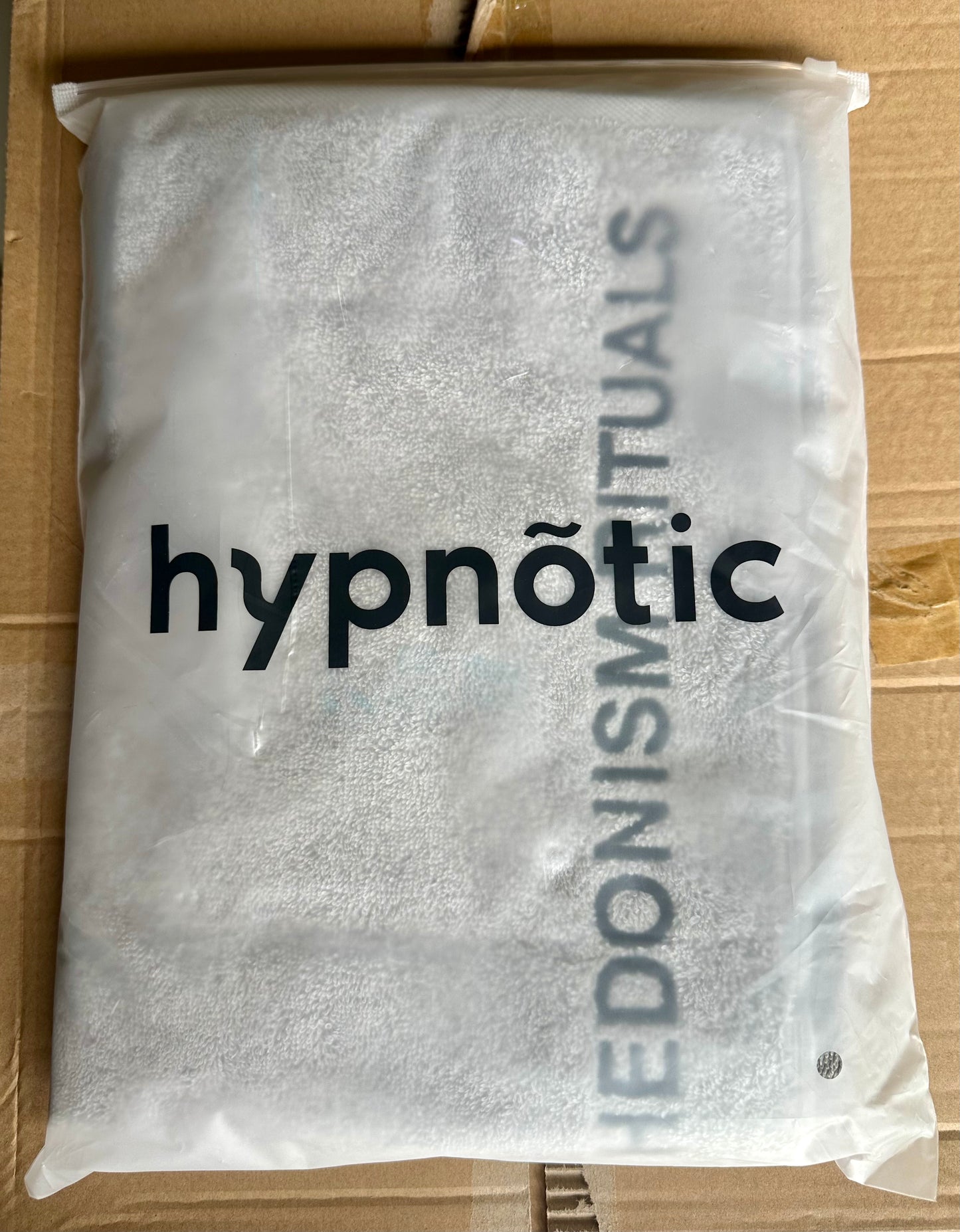 Hypnotic Cotton Bath Towel 27.5”x55” – Premium Soft Terry Towel with Signature Embroidery for Bathroom, Pool, Beach, Gym & Travel (Earth Gray)
