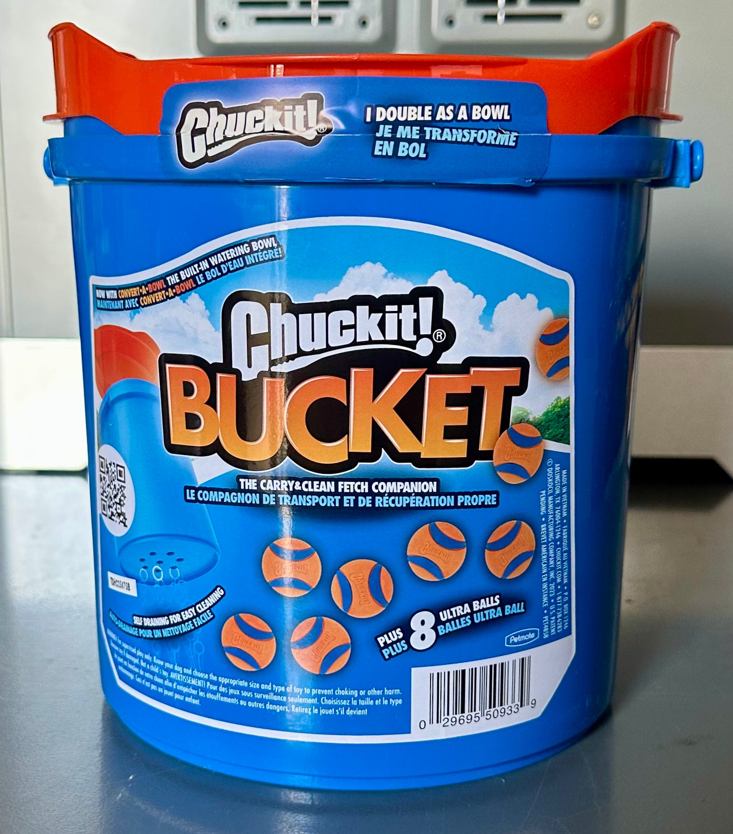 Chuckit! Ultra Ball Dog Toy with Chuckit! Cleaning Bucket, Bouncy Fetch Pet Toys For Dogs 20-60 lbs, Interactive Dog Toys, Durable Rubber, Size Medium, 2.5-inch Diameter, 8-Pack of Balls