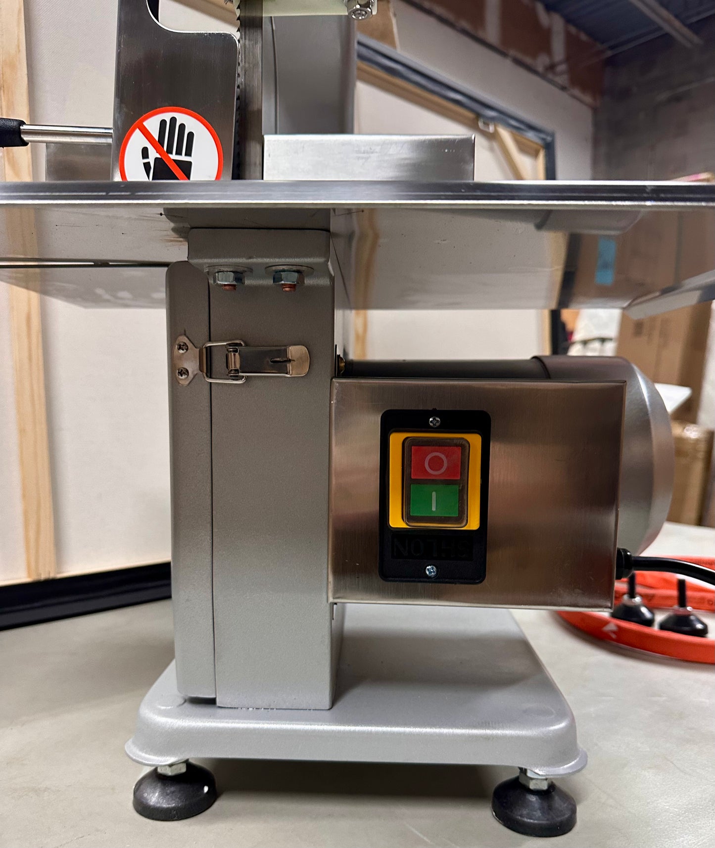 1500W Electric Bone Saw Machine, 0.8-5.9 Inch Cutting Thickness,2.6HP Frozen Meat Cutter 110V Commercial Bandsaw Machine, 20”x25” Table Saw for Chicken, Fish, Beef, Equipped with 6 Saw Blades (R678)