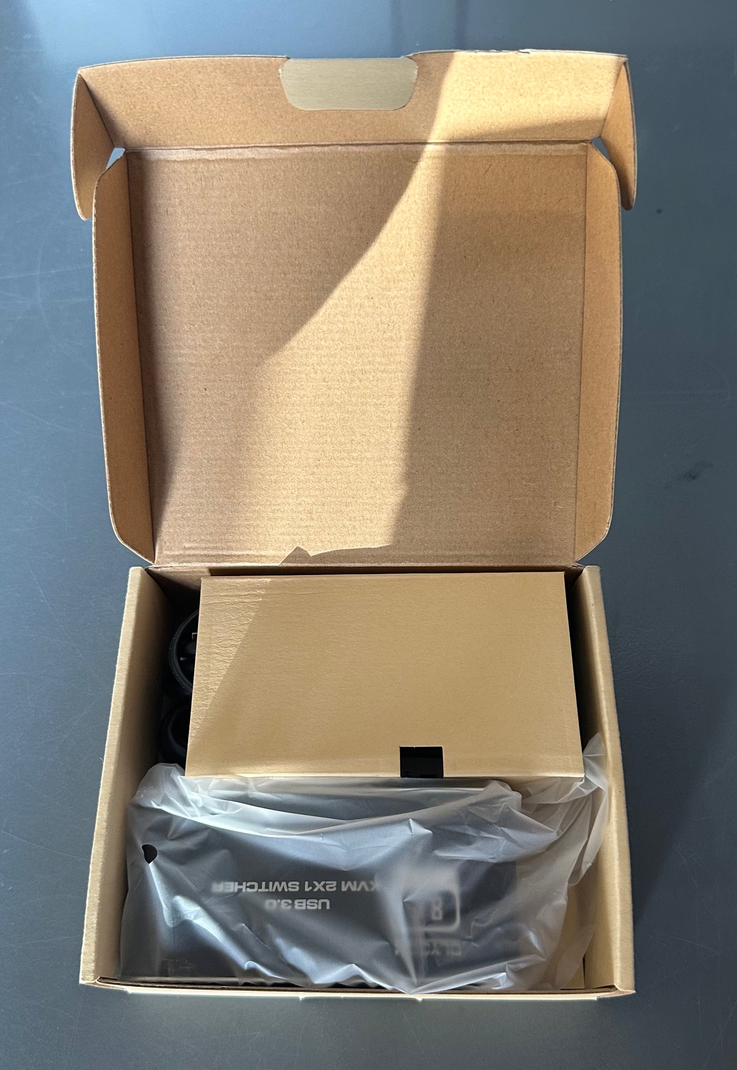 8K @60Hz 2x1 HDMI 2.1 KVM Switch, 2 Port 2 in 1 Out KVM HDMI 2.1 Switch for 2 PCs Shares 1 Set Mouse, Keyboard and Monitor, Support 8K @60Hz, 4K @120Hz, Hotkey, USB 3.0 Port, HDMI2.1 in/Out Port