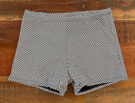 Women’s Striped Mini Shorts (Size Large)