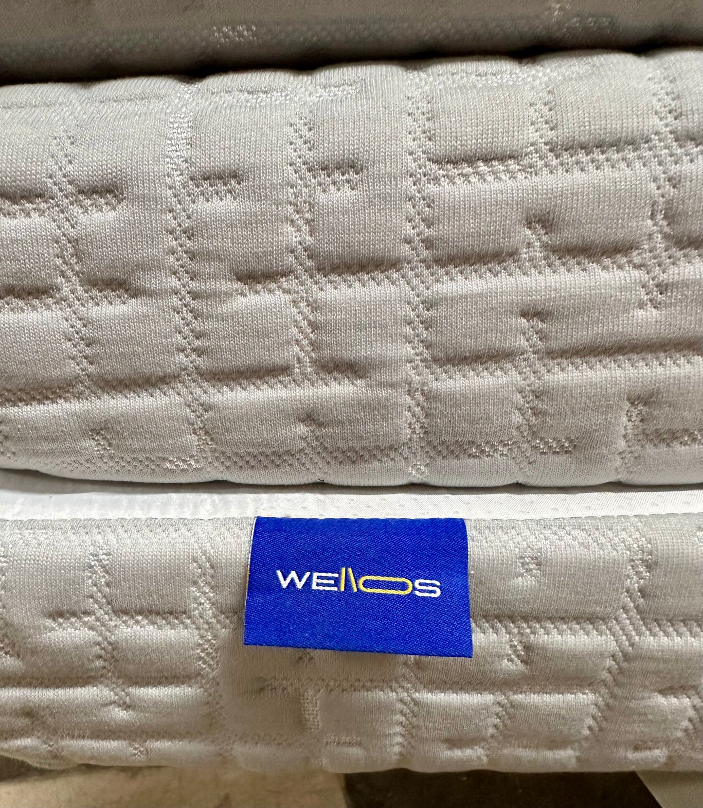 Foldable Mattress, 4 Inch Memory Foam Guest Floor Mat, Tri Folding Portable Mattress, Washable Cover, Non-Slip Design, Queen Grey (Size: 60" L x 80" W x 4" Th) (B887)