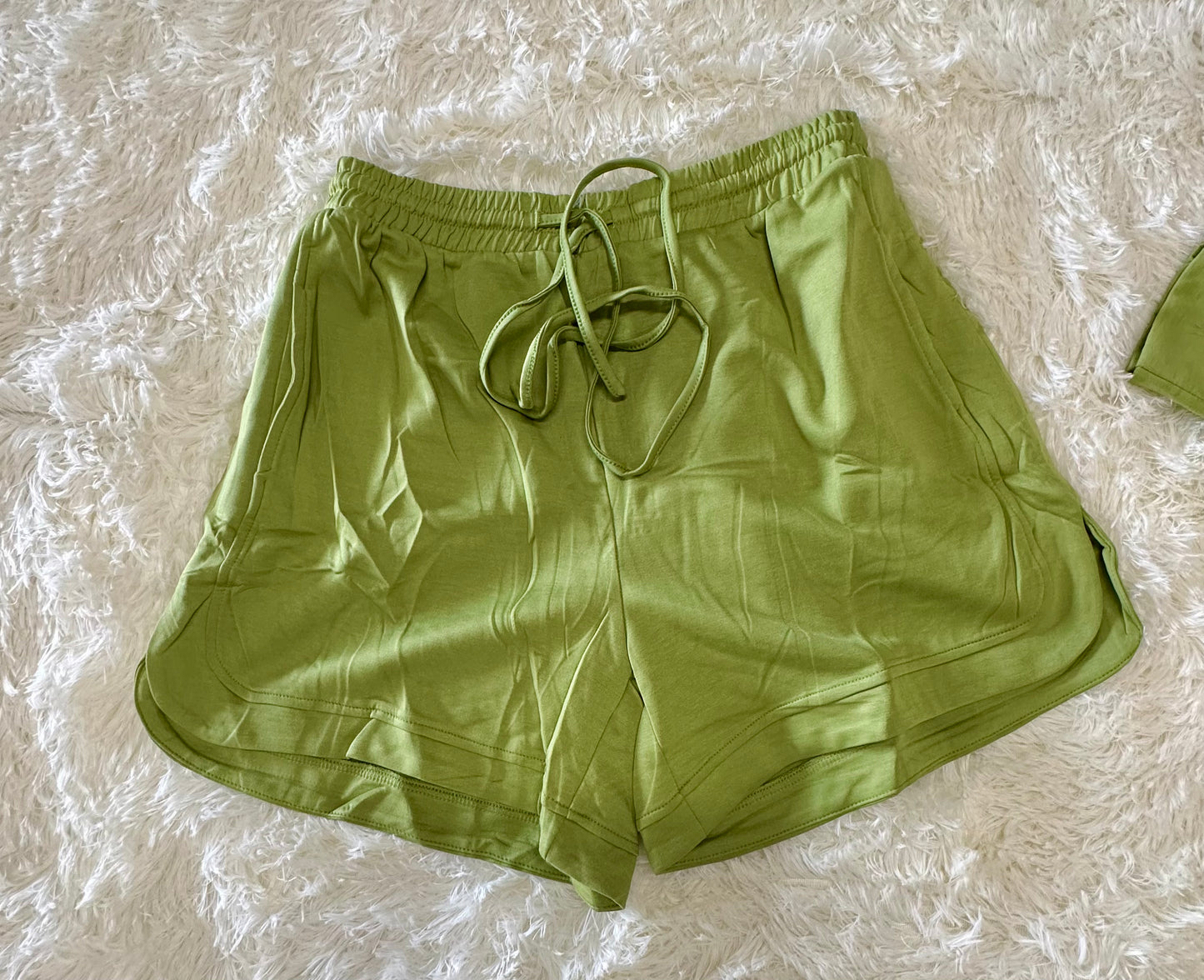 Women’s Two Piece Outfit, Half Zip Lapel Cap Sleeve Sweatshirt with High Waist Drawstring Shorts (Size XL)