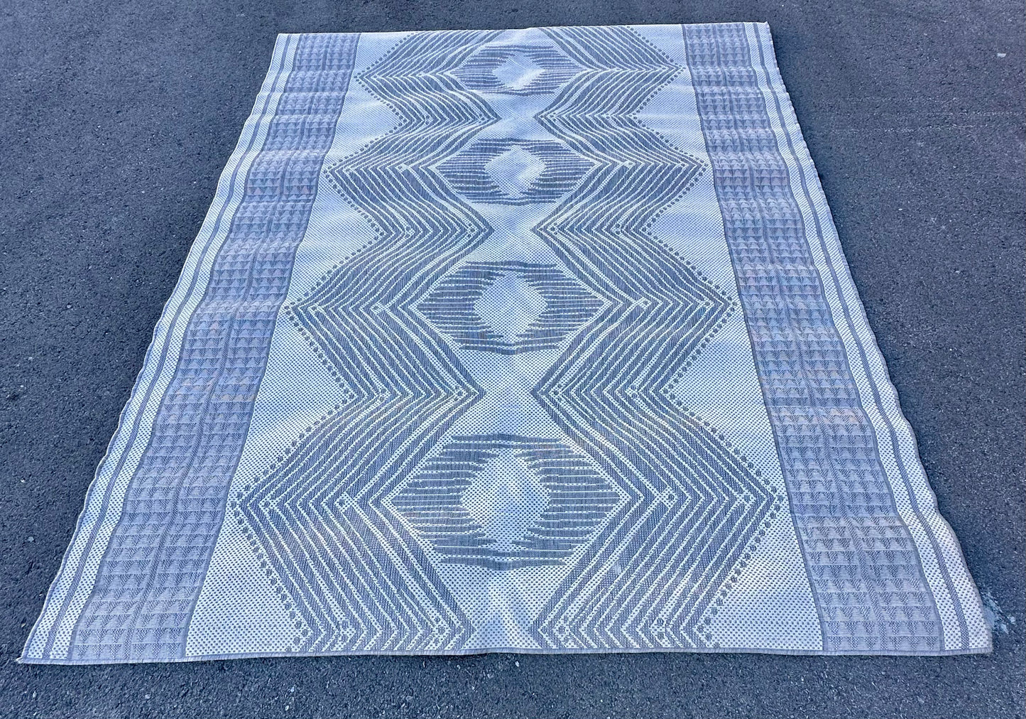 Tribal Indoor/Outdoor Area Rug, 8' x 10', Ranya Light Grey (L1048)