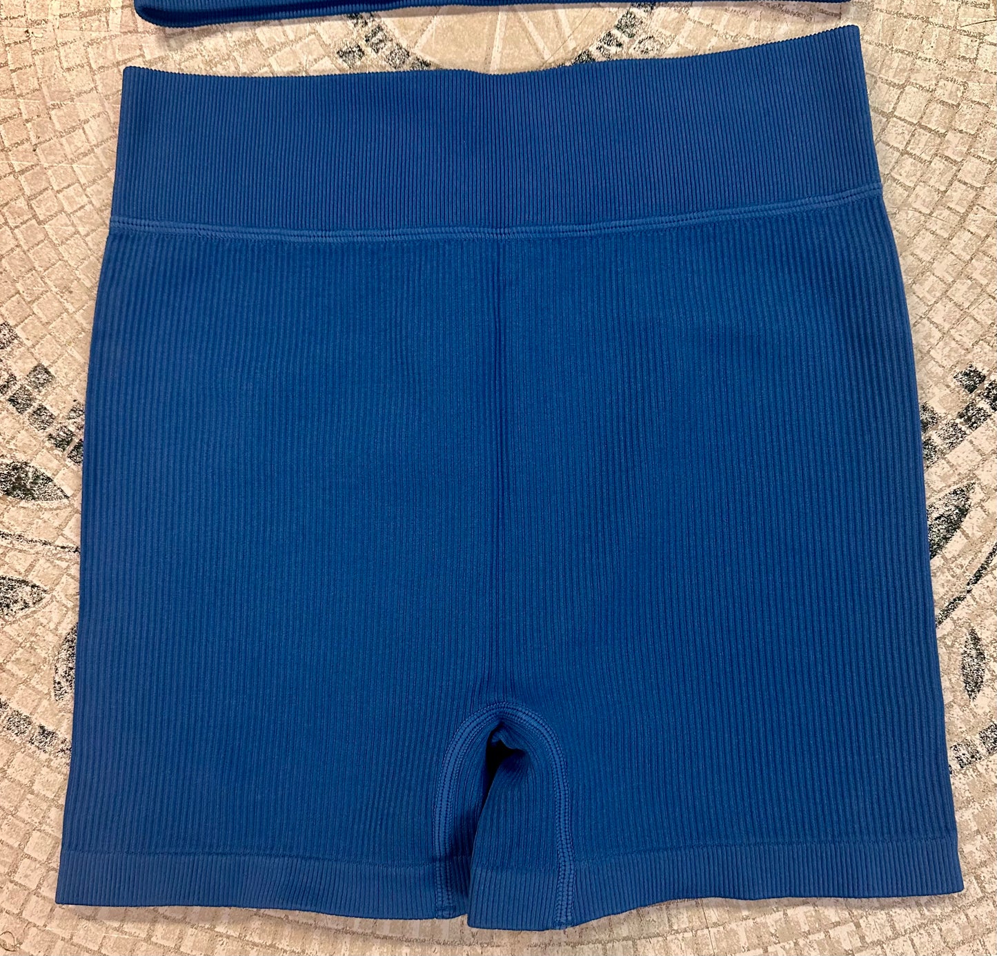 2 Piece Stretch Seamless Ribbed Crop High Waist Shorts Yoga Set (Size L)