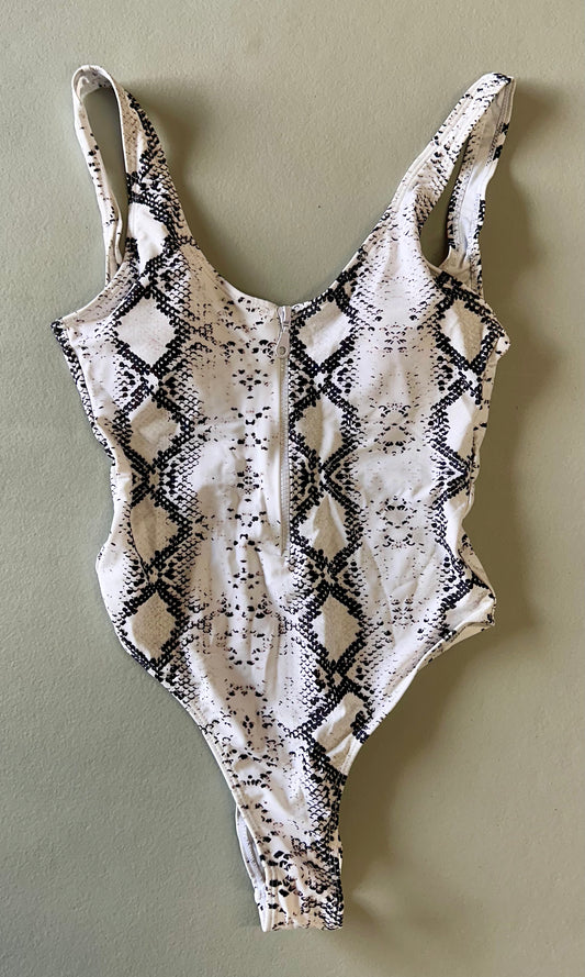 Women's Sexy Zipper Front Swimsuit Low Back High Cut One Piece Bathing Suit (Size Small)