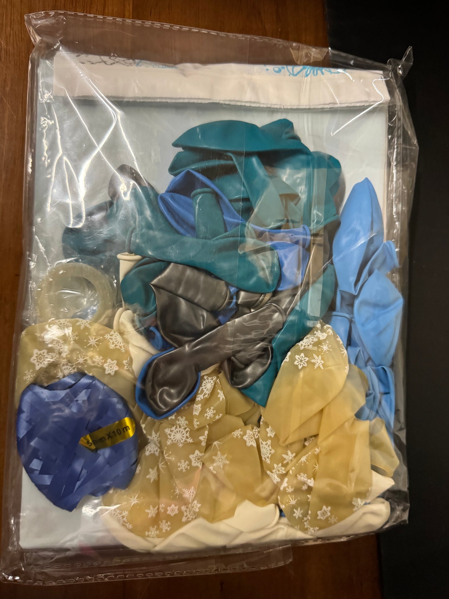 Baby It's Cold Outside Snowflake Decorations -Winter Onederland 1st Birthday Balloon Garland Kit Baby It's Cold Outside Banner for Baby Shower Wonderland Boy 1st Birthday Party Supplies（Blue）