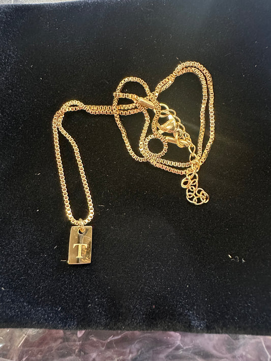 WINFY Women's Personalized Nameplate Pendant Necklace, 14K Gold Plated Letter, Stainless Steel Box Chain, 19 inches, Classic, Alphabet, Special Occasions, Fashion Jewelry