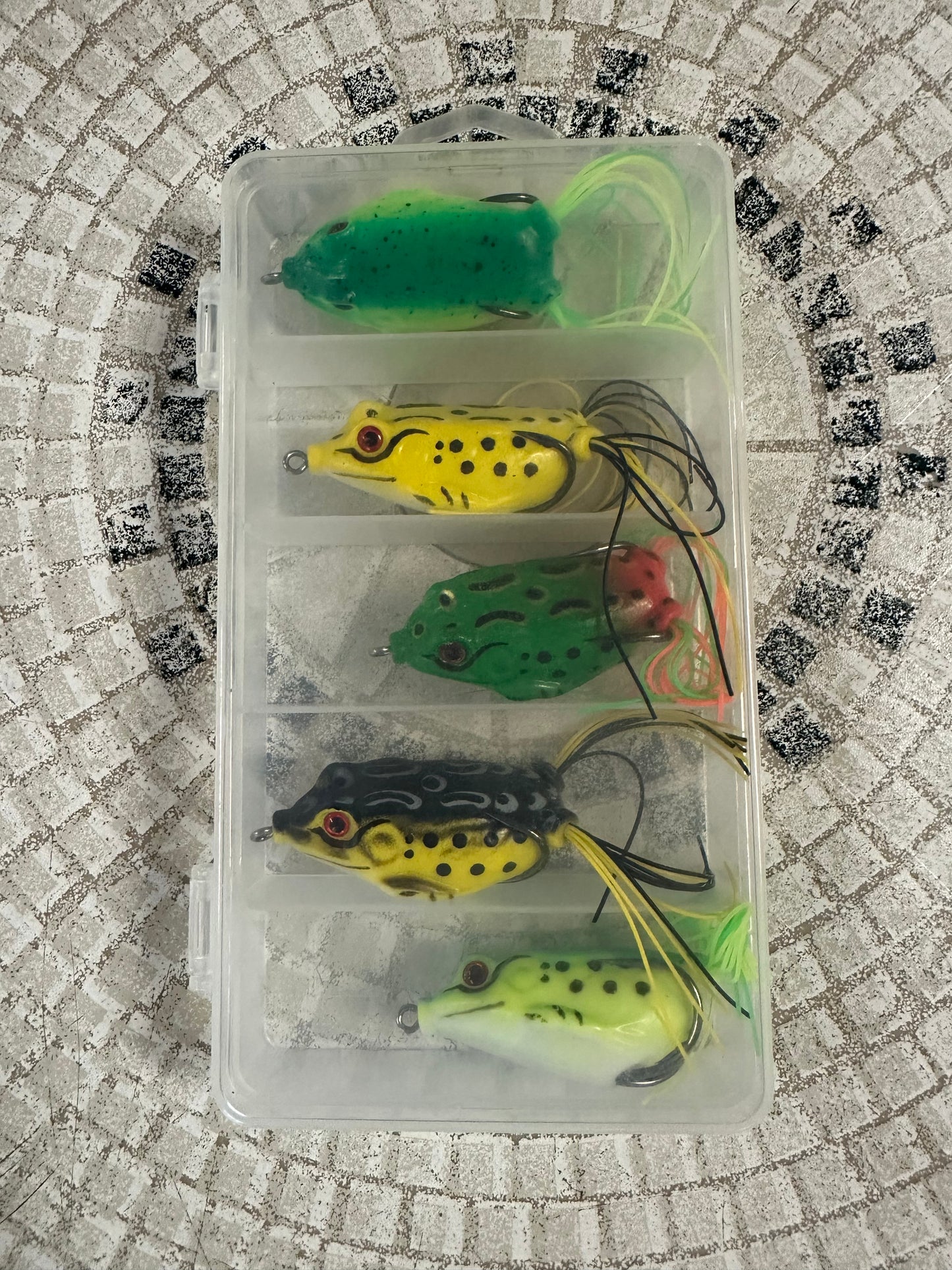 Topwater Frog Lures - 5pcs Weedless Lifelike Surface Frogs for Bass Fishing