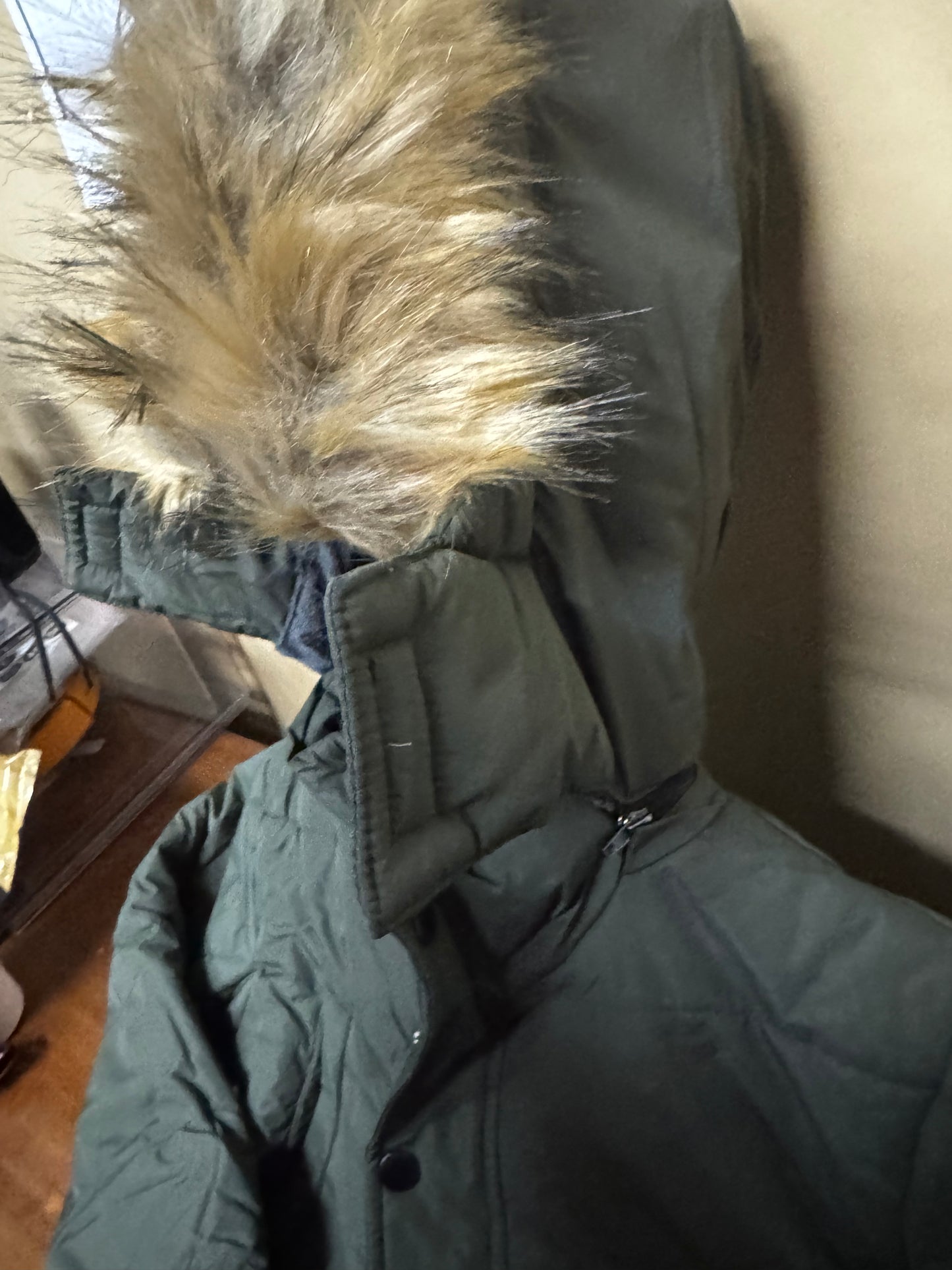 Wantdo Green Hooded Winter Coat, Fleece Lined, 4 Pockets, Faux Fur Hood Puffer Coat (Size 8)