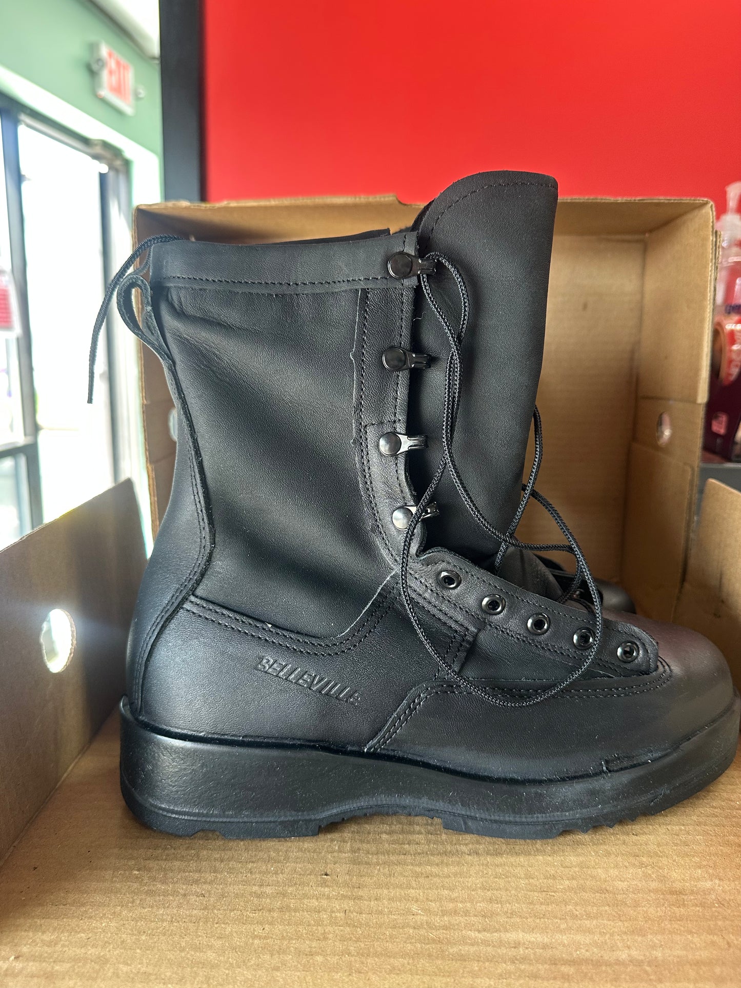 Belleville Waterproof Steel Toe Boots for Men, 200g Thinsulate, Non-Slip Insulated Tactical Boots, Dry in Wet Work, Impact & Compression Protection, Slip-Resistant Grip, Made in USA, Black Boots (Men’s 8.5 Wide)