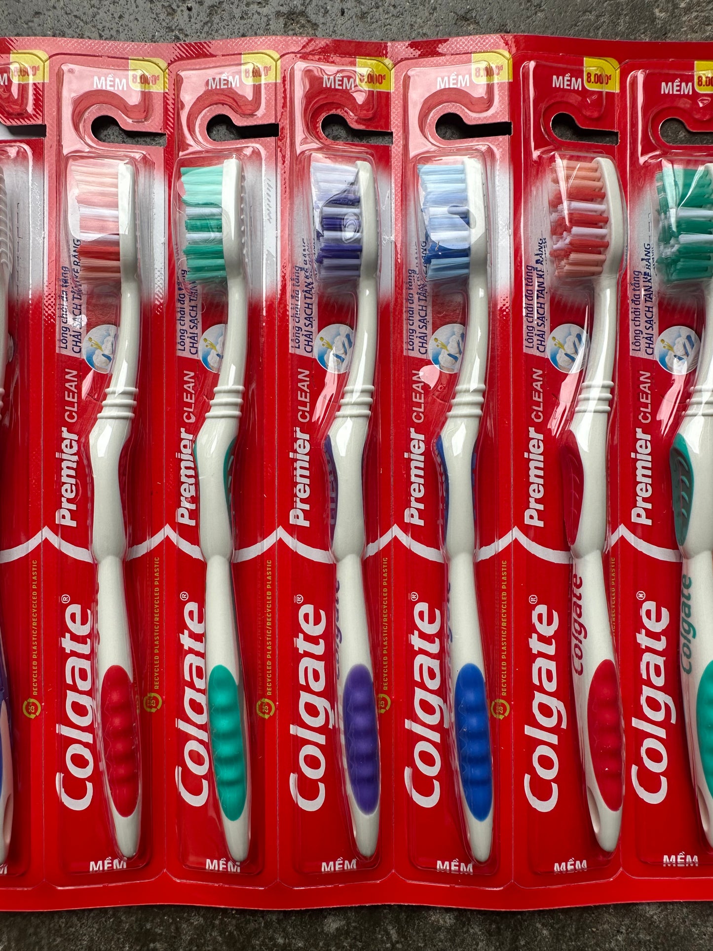 Colgate Toothbrushes Premier Extra Clean(Pack of 12 ),Multicolor