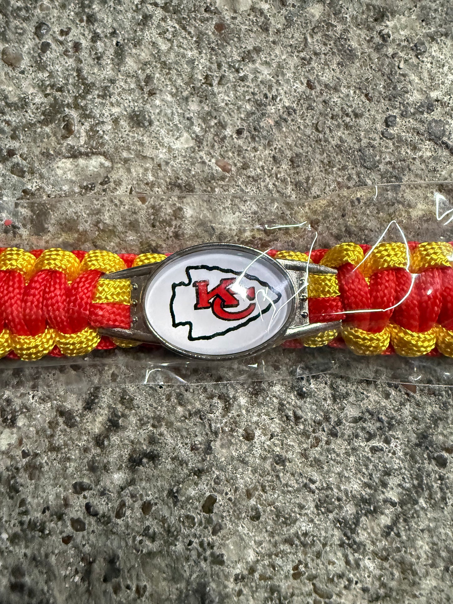 KC Chiefs Paracord Bracelet,Colorful Paracord Woven Flag Bracelet with Snap Clip Bracelet Convex Glass Bracelet Gift for Men Women