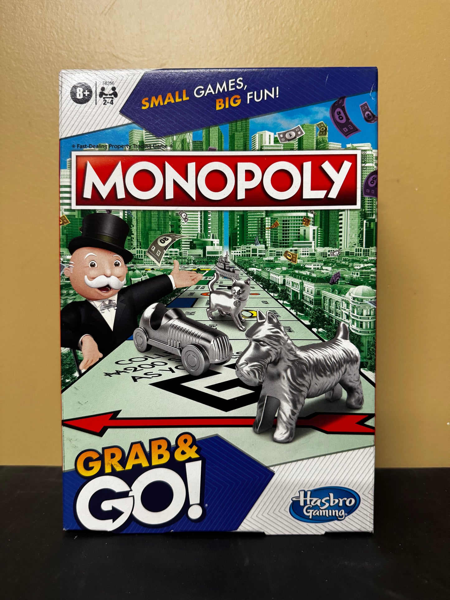 Monopoly Grab & Go - (Damaged Packaging)
