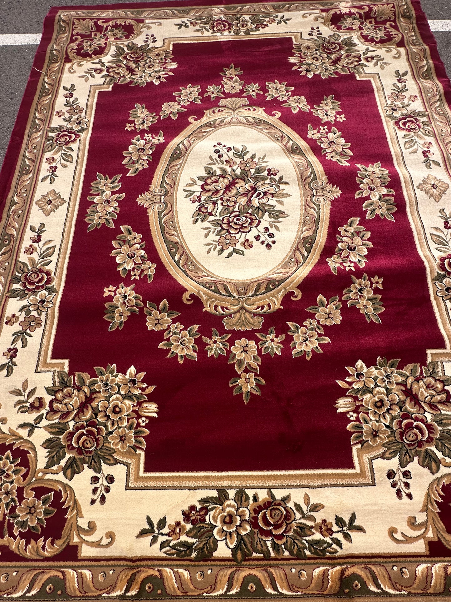 7 ft. 10 in. x 10 ft. 6 in. Timeless Le Petit Palais Traditional Area Rug - Red (L982)