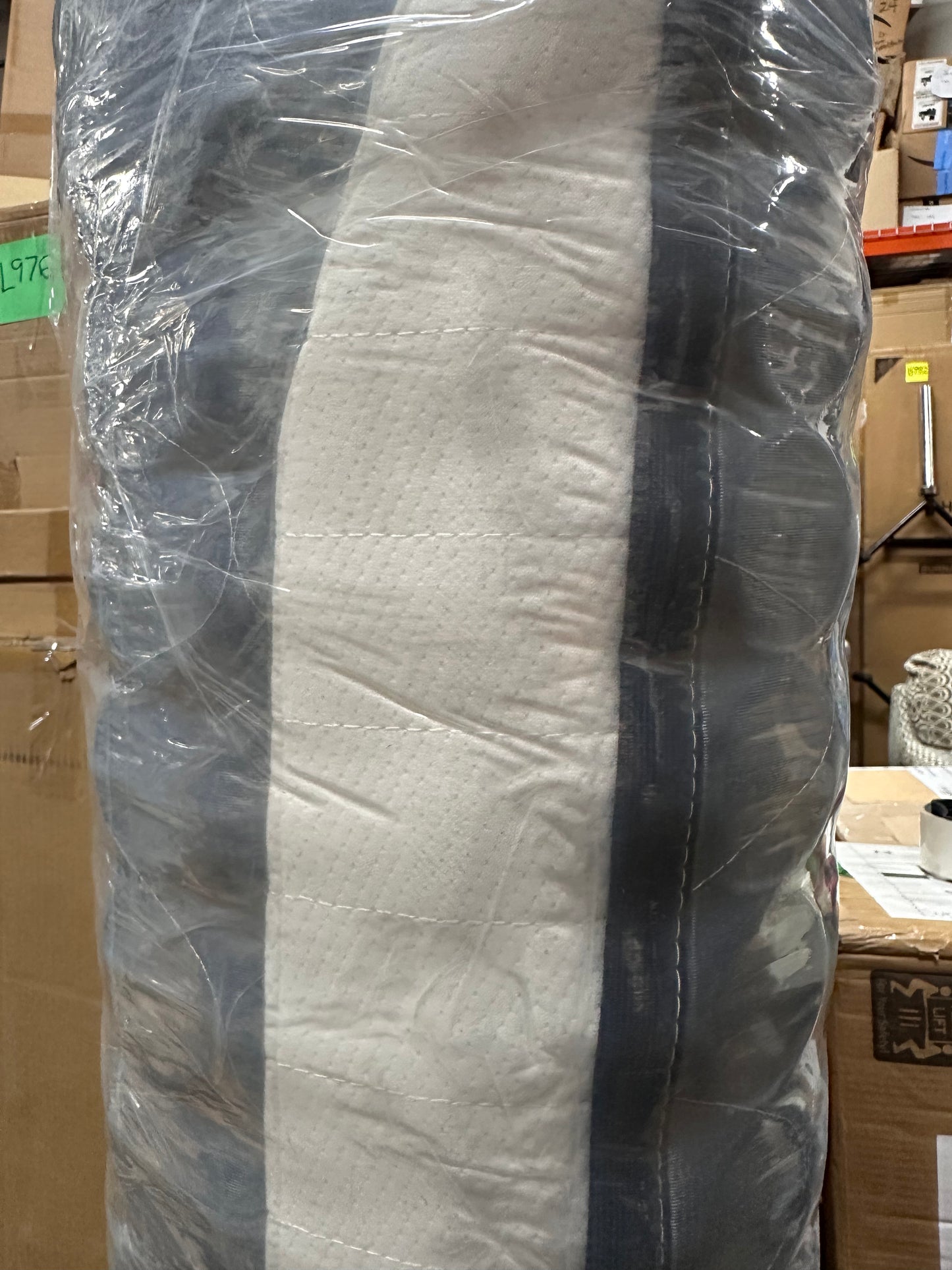 Queen Size Hybrid Mattress (B1073)